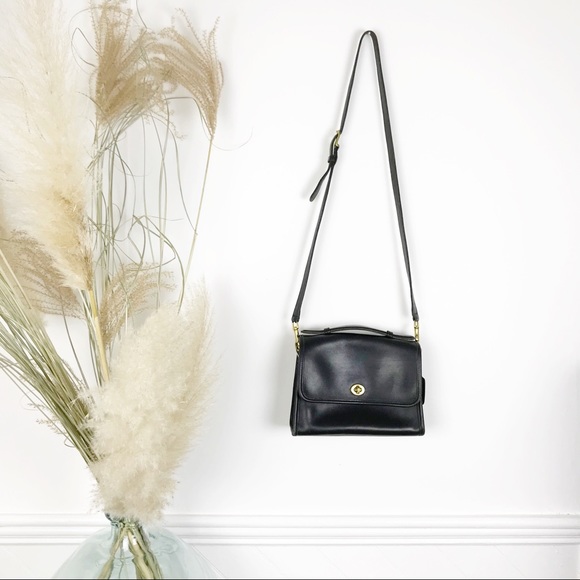 Coach Handbags - COACH Vintage Court Black Leather Purse Crossbody